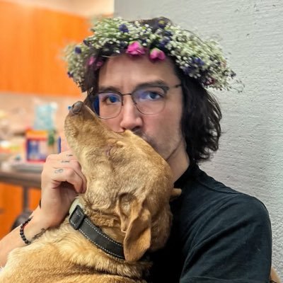 Fósil viviente forzando su existencia en redes sociales. Abrazando la mediocridad porque muchos venimos a ser olvidados.