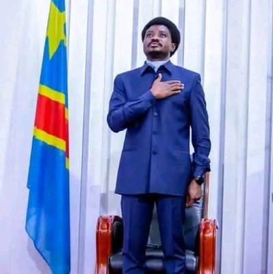 jeûne médecin, président de la cellule de recherche en médecine CERM
chantre compositeur et interprète de la musique chrétienne ❤️