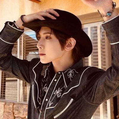 21 🔞 | he/they | no.1 cowboy lover | vanner • ateez • dkb • xlov • all (h)ours • the rose