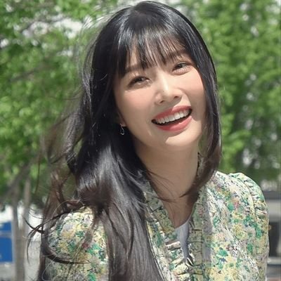regeneriasi's profile picture. Park Sooyoung (박수영), known as Joy, born in 1996. Member of Red Velvet, admired for her radiant visuals, bright personality, and versatile talent.