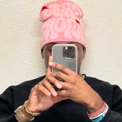 black. writer. comic nerd. thor enthusiast. t'challa enthusiast. mutant enthusiast. summers family pr agent. (eng/esp/fr) 🇨🇩