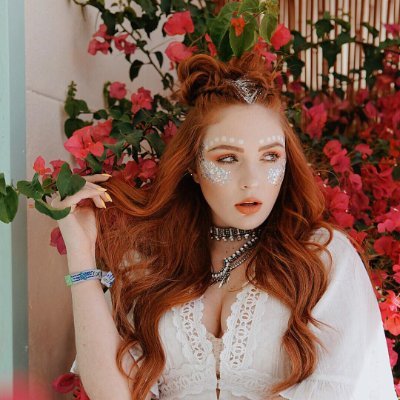 ⋆ sings in quiet hallways — blooms where whispers grow ⋆ hides spells in tea cups ⋆ writes like she remembers other lives ♡ 𝐿² + 𝑅 + 𝐾 + 𝐶 + 𝑃 ♡