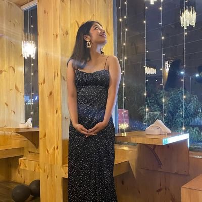 ursNikkshita's profile picture. !