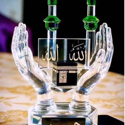 څومره خوږ راباندې لږي دافغان نوم
لکه څوک چي راته واخلي دجانان نوم
دزخمي زړه کتاب په پاڼه پاڼه ما ليکلي دخواږه افغانستان نوم