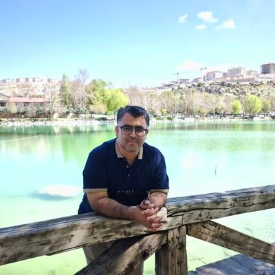 Kamuda müstahdem; Salih Yahya, Zümra Hatun ve Safiye Neva'nın babası.
Deki; benim namazım, ibadetlerim, ölümüm, yaşamım, âlemlerin rabbi olan Allah içindir.