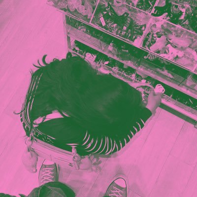 champagneproblc's profile picture. pathological people pleaser