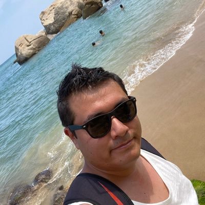 Comunicólogo | The Chemical Brothers | Pumas |Apple |CDMX | P. S. I. ♋ Ψ |Papa de una lobita con ojos de diferente color 🐺 y de pequeño BB Osiris 🐶 |