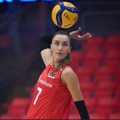 Doğru olanı yapmak zorunda değilim, mutluysam benim için konu kapanmıştır. Fikir bulmak için burayı not defteri olarak kullanıyorum. Sevgili günlük @FBvoleybol
