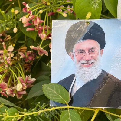 هوت السماء على الأرض حين الحُسين في كربلاء وثب .. وصدحت الرياح يوم الطف بالروايات والدليل ثبت.. واشتاقت لثنايا نحرك ياحسين سفن المحبين عند مصرعك رست.. ⚖️📚