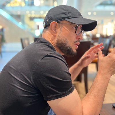 الدبلوماسية حياتي اكتب عن ما يمليه علي فكري ..وارجوا ان يكون ما اكتبه خفيف على عقول بعض البشر فالنقد لأخطائك هو مرآة عيون البشر