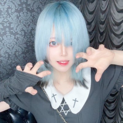 クロナイ《@bloody_gothic_》新人使い魔🐈⬛🦇 《ウru》デス⟡.· 寝ることと食べることが大好き🌙.*・゚サタン様監視下ではありますがリプ、DMお待ちしております📨⟡.·