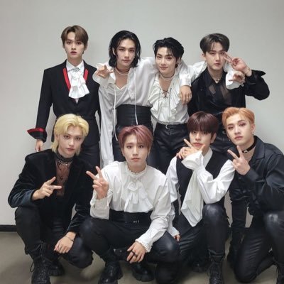 Insane Vampire Lover~Written by Stray Kids~Directed by Ateez~Staytiny forever~8 is fate~8 makes one team~🔞~