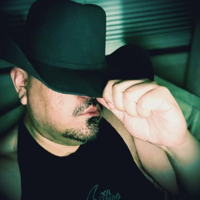 NSFW! 🔞 MEN ONLY! Just a SoCal country song loving Bear who’s body positivity and shows off my gear. Still looking to explore more BDSM & Pup play
