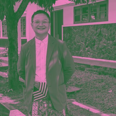 A Perceptive Maverick | Orchestrating @rumasuardigital | Merawat ruang #puisiuntuksemua #puisimiliksemua di @malampuisi_jkt & @malampuisi