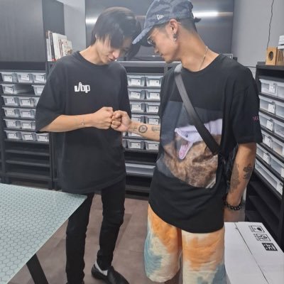 巳年生まれの蛇好きによる、蛇好きの為の蛇垢 始めました。inst→@ball_python_sneaker