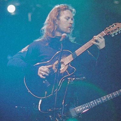 literally all i do is tweet about james hetfield #mettwt