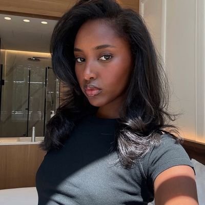 « I dont tweet for y’all. i talk to myself on here ✨ Live and let Live ... Ceux qui me suivent sur mon vrai Compte 🤫 .. »