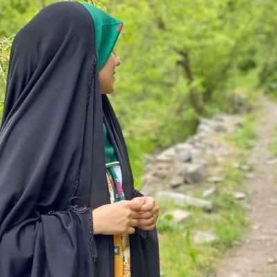 از طایفهی نوریم؛ ما تیره نمیمانیم!
آوازِ غمِ دل را با قهقهه میخوانیم...!