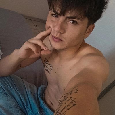 Argentino, 22 años 😁
https://t.co/ALYjazdqAd