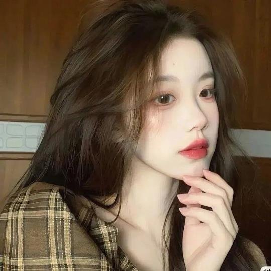 家有小淫妻一枚,绿了我十年,你知道这十年我是怎么过的吗?“这十年”我不是在被绿,就是老婆去绿我的路上。每天早上,我都给卧室门口的“绿帽纪念碑”敬个礼,上面刻着“隔壁老王、朋友老李、同事老张、老板老赵,功勋卓著”