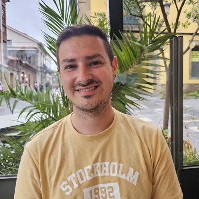 Reseñador, lector editorial y autor de Los archivos de Mementos. Fantasía, representación LGTB, cosas frikis y un toque pícaro. ✉️d3voradordelibros@gmail.com