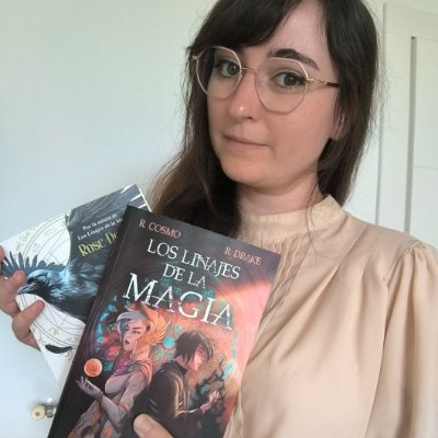 Escritora de 🎮videojuegos y 📚libros.
Trabajando en Farlands🌌
☕Hablo de literatura en el podcast: Café Doble con Especia.