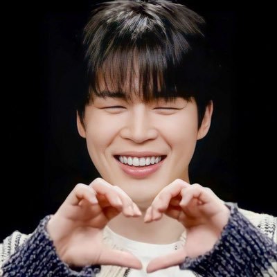 Fangirl * former animal 🩺* loves📚🐈📺🎞🍕🎶 * BTS ARMY for life 💜 * Merchprovider for my besties * “But my best is what comes next” Yet To Come 아포방포 /joːkə/