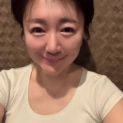 歌手。作詞家。心の琴線に触れるもの、全般。デビューシングル 「生きぬいてcw羽ばたいて」2025年8月20日 ホリデージャパンより発売中/所属事務所 ホリデージャパンアーティスツ/テレビ、ラジオ等の出演情報は下記ホームページをご覧ください🪽