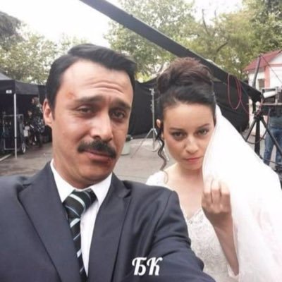Taşıdığımız kova sandığımız kadar dolu değil ama suladığımız çiçek çok fazla.