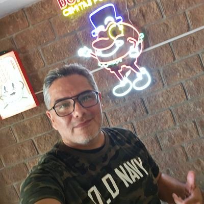- 49 y contando
- Es el fin del mundo y estamos contentos.
- Viviendo en un mundo de Violencia y Sangre.
- Los arboles mueren de pie.
- Minimizar, Maximizar.