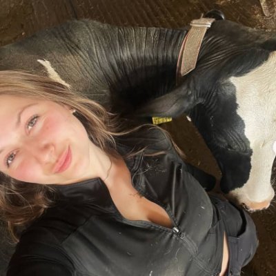 🐄 Bauernmädel im Herzen | Stolze Landwirtin 👩🏽🌾 | Daheim in zwei Welten | Kuhliebhaberin & Landei 💚 | Nur hier zum Retweeten 😅