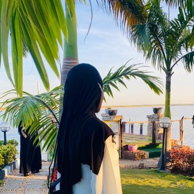 An absolute bibliophile• I write when I find the muse• Lover of green💚- Ps: strive hard for jannah