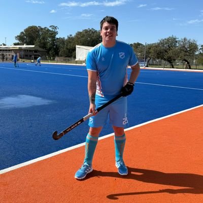 Sclarandi mi apellido, si la ley me lo permitiese.
Los Lobos Hockey 🏑