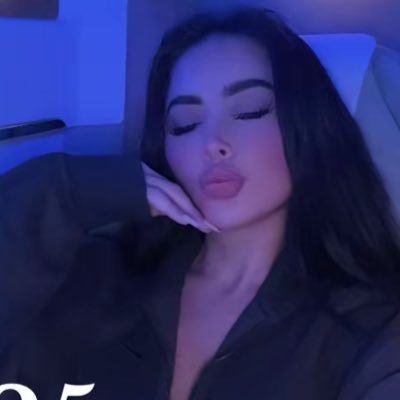 و إن أغــراك تـكـاثـر الـنـســاء مـن حـولـك ، مـاهــن إلا لــؤلــؤاً مــن عـقـد خـلـخـالـي 🎠🪄