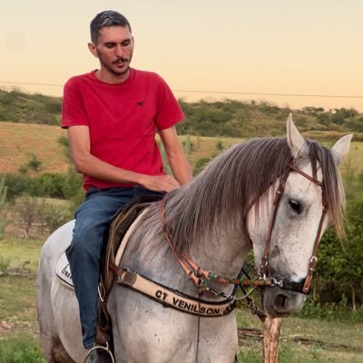 quem tem cu apertando, não faz trato com pica grossa.