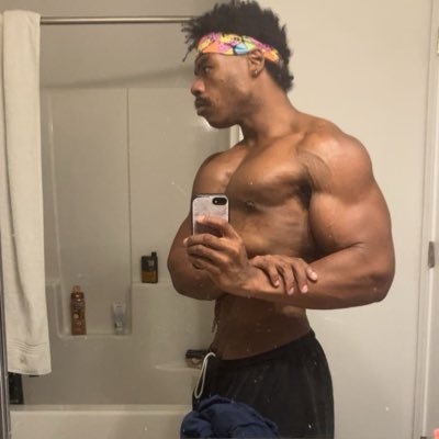 •1 Million followers on Tiktok •Anime Content @ggnocturnal •Business:Donyae_brownjr@viralnationtalent.com