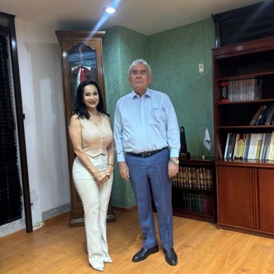 Lic.en Derecho, Lic. en Admón. de Empresas, Posgrado en Admón. Púb. Diplomada en Admón. Hospitalaria. Certificado en Locución. Jueza en Materia Familiar.