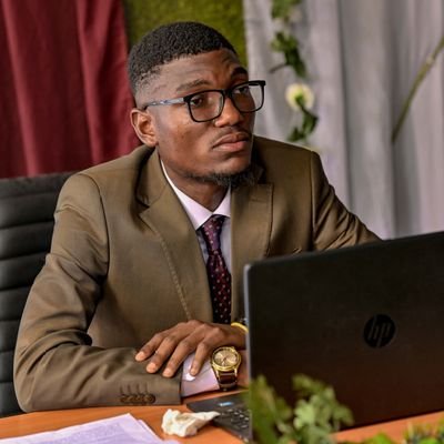 Président de l'association des jeunes democrates kasaïens(AJDK). Licencié en Sciences Po et Administratives.