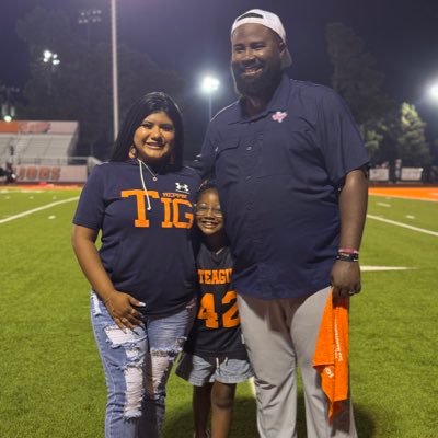 Teacher/Defensive Line Coach /Head Softball Coach at Teague ISD #LetsHunt #HOAC #LionMentality EMAIL: Tcraig@teagueisd.org #BCTX