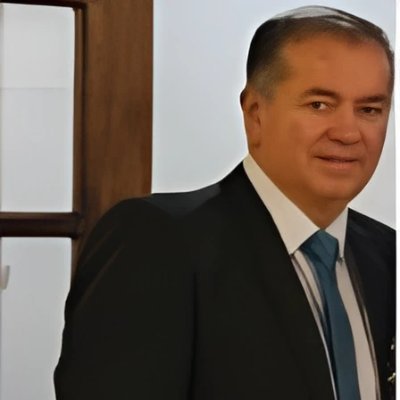 Lo malo que veas de los demás, mejoralo en tú vida. DURO con los políticos corruptos, ROBOlucionarios y su mafia socialista.
Animalista y D Cuenca mi pasión.