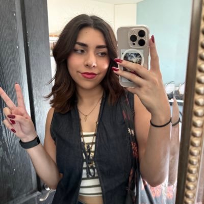• hey kid, get out of the road! • paola || 26 || 🇲🇽 || clique artist - josh: ‘i believe in you bestie’. •••X• NEXT SEMESTER AND NOT TODAY CEO