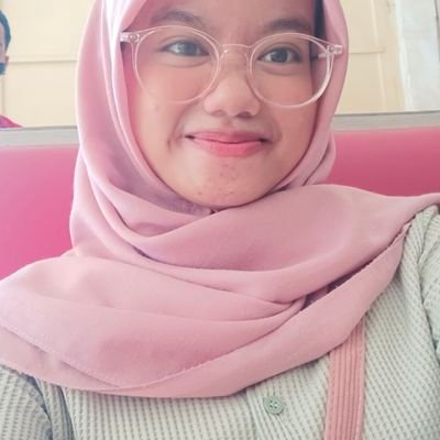 ilzies's profile picture. 🌷; i think im burning alive but nobody sees the fire —