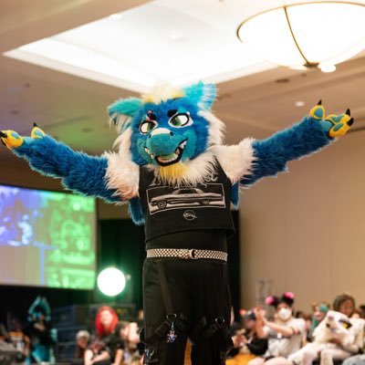 k9-dragon and part-time kitty 🐱 dancer 🕺 MA📍21 🎈trans-masc 🏳️⚧️ 🪽SLK🪽 e-sci major 🌲 pro sports mascot 🏒 no 🦞 @kaijukandi 🩵