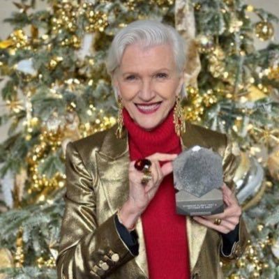 Bestselling international Author of A woman Makes A Plan LL Doctor of Dietetics Supermodel #itsGreatTobe79 Manager:anna@mayemusk.com