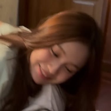 Pwg_MwL's profile picture. acc ghẻ loverrukk |💚💖| acc này chỉ phản ứng đúng liều lượng với sự mất dạy.