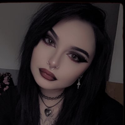 just a gal who likes seeing her silly little bands ⛧°.⋆༺♱༻⋆.°⛧ insta: mcrgie