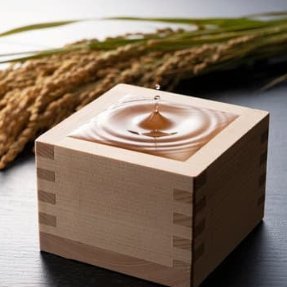 「酒俳句大賞」は2024年12月5日に、日本の「伝統的酒造り」がユネスコ無形文化遺産に登録されたのをきっかけに、兵庫県伊丹市の柿衛文庫応援隊「柿の会」を中心に、酒の文化を、俳句ファンと酒造メーカーがいっしょになって楽しもうと企画するイベントです。