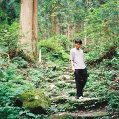 ⛰️1st Album『もやし』9.3リリース▶https://t.co/Zuh2lXLvOh コロナ禍、半地下のアパートの一室で弾き語りと曲作りをはじめる。2023年5月、弾き語りのライブ活動を開始。山にはめったに登らない。▼ライブ情報はwebサイト下部へ▼