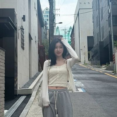 こんにちは、皆さん。Natsumin です。x (Twitter) では新しく、ただ友達を作りたいだけの単純な女の子です 😎😎❤️💕❤️