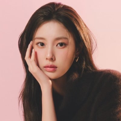 ᯓજ⁀➴ ৻ꪆˎˊ˗ A mess of gorgeous chaos, wild, fire, and sunshine. Peace Entertainment’s Visual Goddess! s-eng, s-nd. ✒️